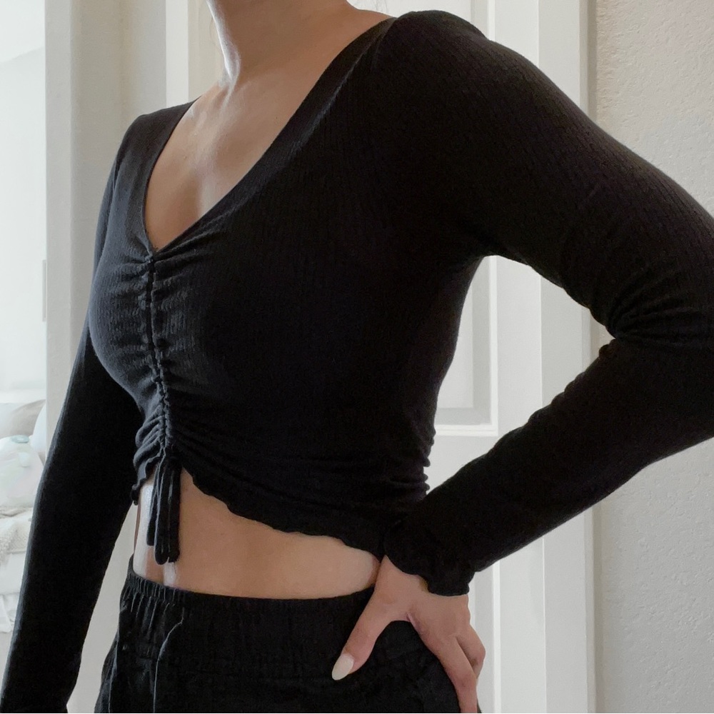 Black crop long sleeve